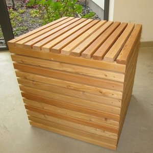 Modřínová kostka 75x75 cm